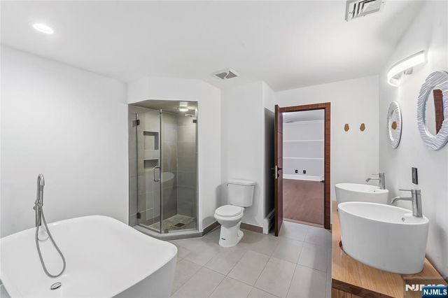 99 Ogle Road, Old Tappan, NJ 07675