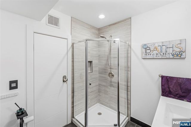 99 Ogle Road, Old Tappan, NJ 07675