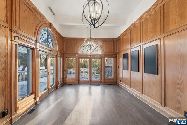 99 Ogle Road, Old Tappan, NJ 07675