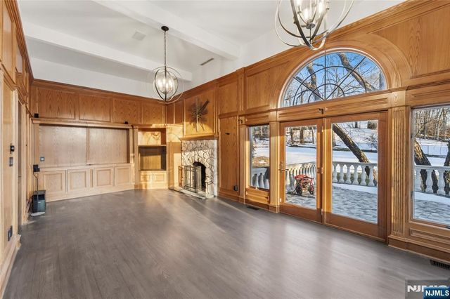 99 Ogle Road, Old Tappan, NJ 07675