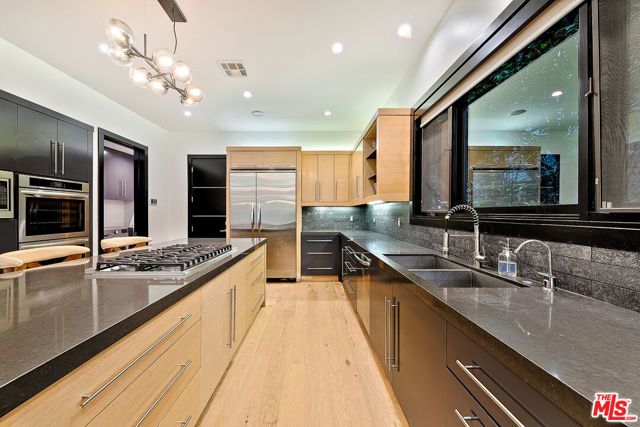 419 N Edinburgh Avenue, Los Angeles, CA 90048