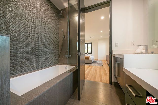 419 N Edinburgh Avenue, Los Angeles, CA 90048