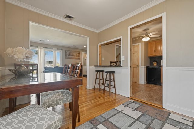 5 Hawthorne Avenue, Merrick, NY 11566