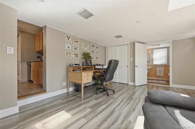 5 Hawthorne Avenue, Merrick, NY 11566