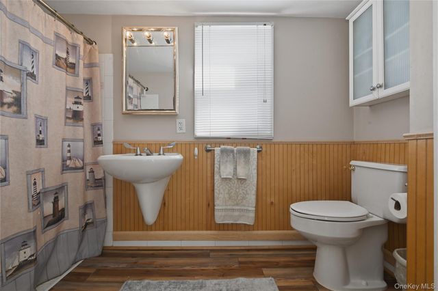 5 Hawthorne Avenue, Merrick, NY 11566