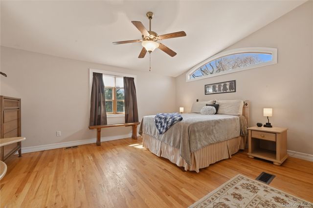5 Hawthorne Avenue, Merrick, NY 11566