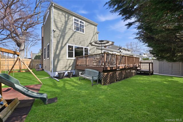 5 Hawthorne Avenue, Merrick, NY 11566