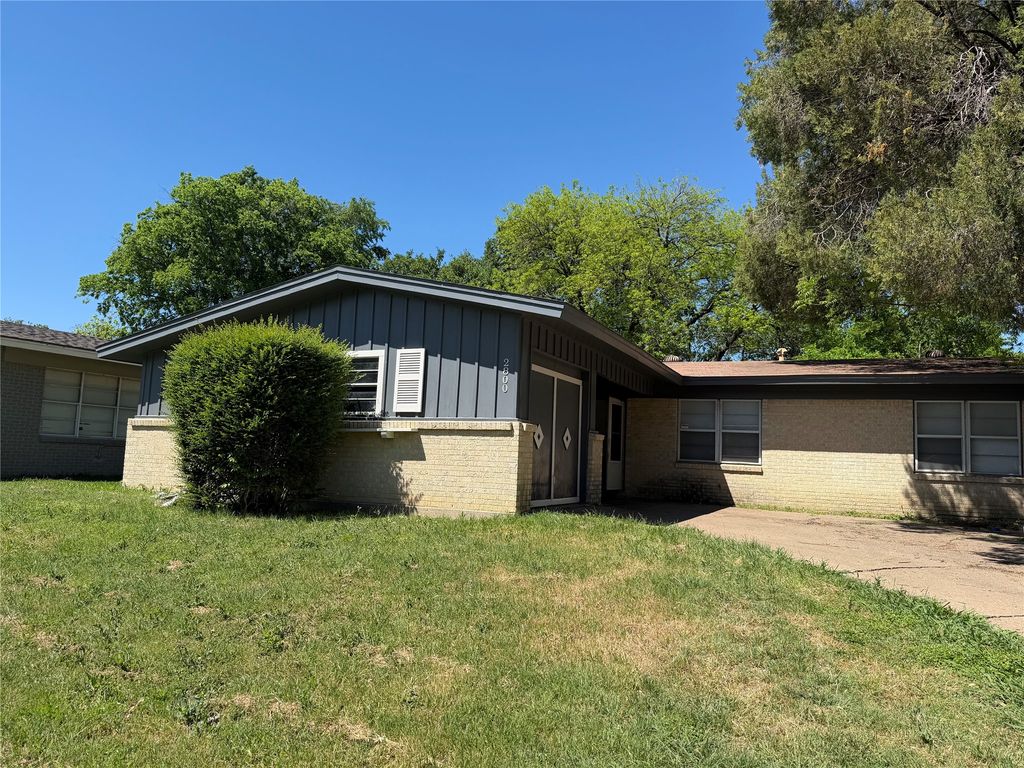2800 W Fuller Avenue, Fort Worth, TX 76133