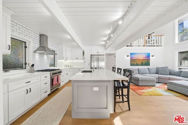 7727 W 82nd Street, Playa Del Rey (los Angeles), CA 90293