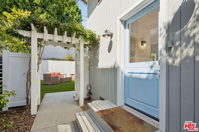 7727 W 82nd Street, Playa Del Rey (los Angeles), CA 90293