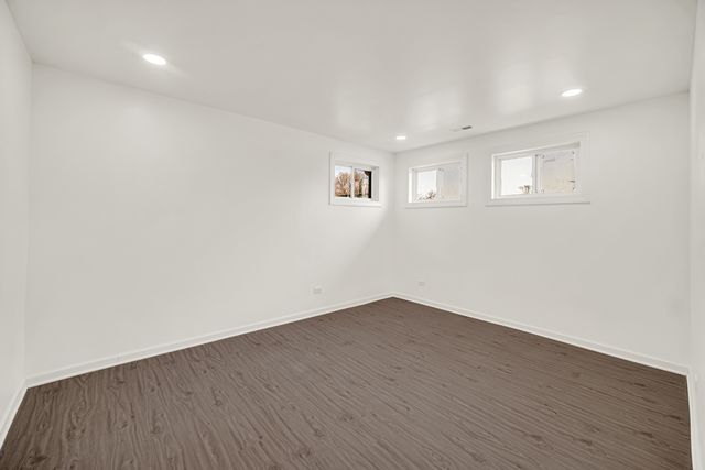 942 W Villa Drive, Des Plaines, IL 60016