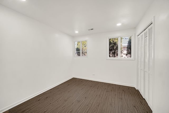 942 W Villa Drive, Des Plaines, IL 60016