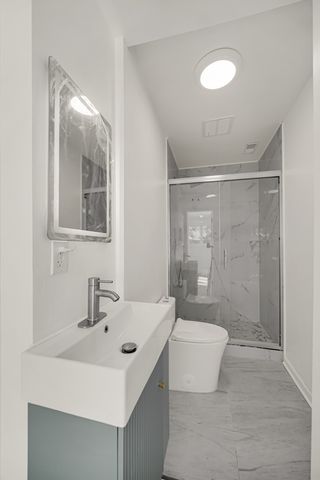 942 W Villa Drive, Des Plaines, IL 60016