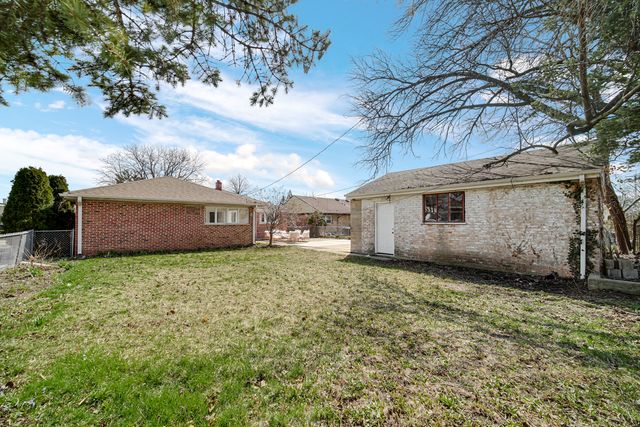 942 W Villa Drive, Des Plaines, IL 60016