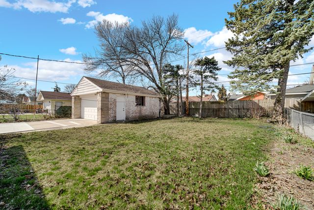 942 W Villa Drive, Des Plaines, IL 60016