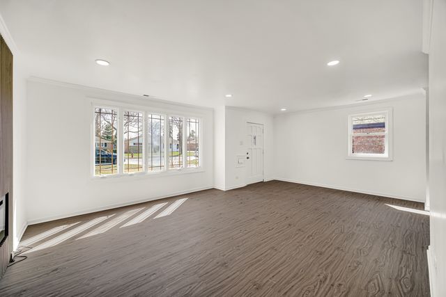 942 W Villa Drive, Des Plaines, IL 60016