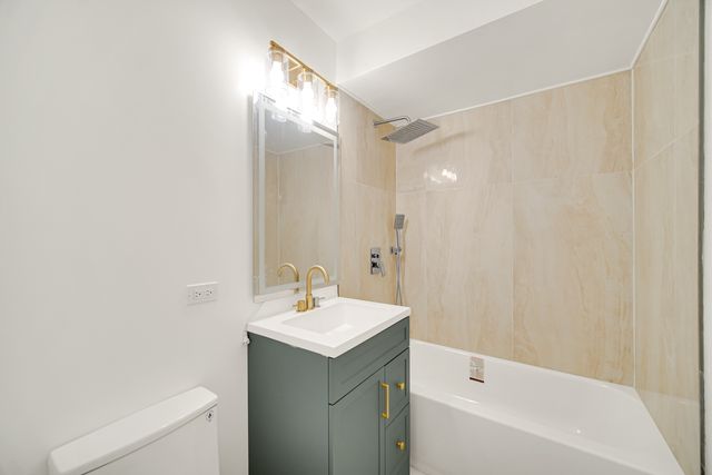 942 W Villa Drive, Des Plaines, IL 60016