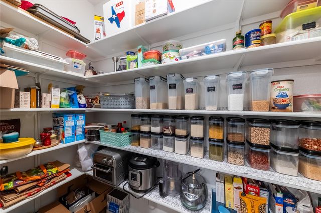 2440 Berryville LN, Leander, TX 78641