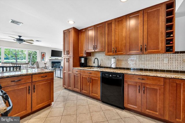 1 CEDAR LA, East Windsor, NJ 08520