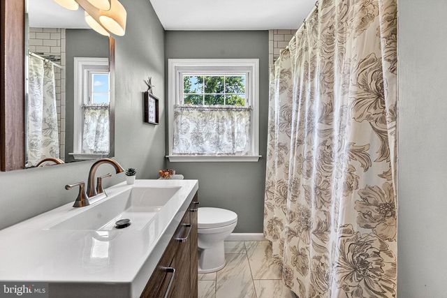 1 CEDAR LA, East Windsor, NJ 08520
