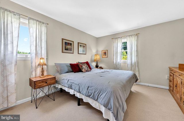 1 CEDAR LA, East Windsor, NJ 08520