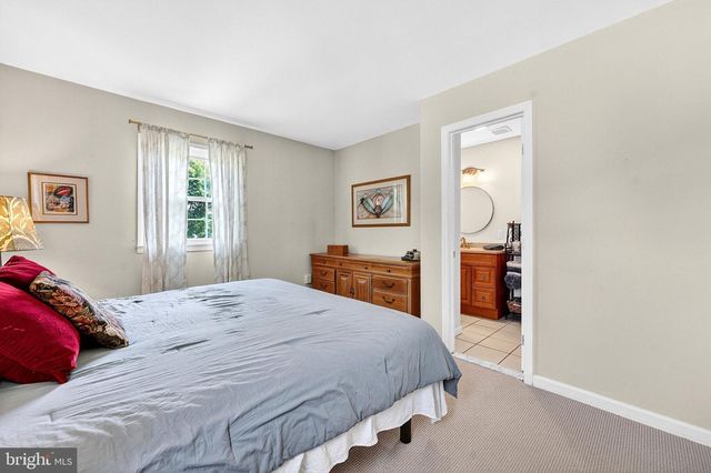 1 CEDAR LA, East Windsor, NJ 08520