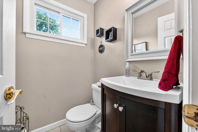 1 CEDAR LA, East Windsor, NJ 08520