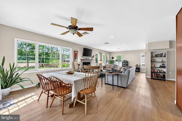 1 CEDAR LA, East Windsor, NJ 08520