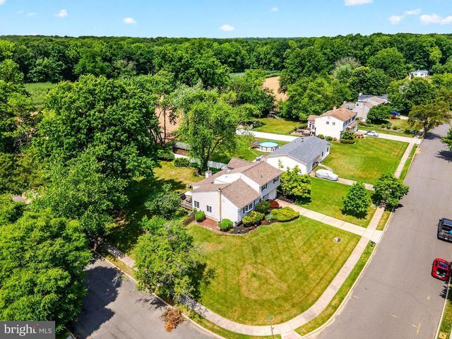 1 CEDAR LA, East Windsor, NJ 08520