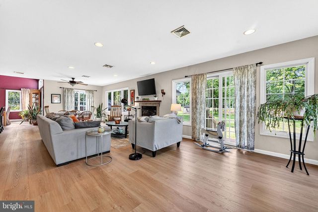 1 CEDAR LA, East Windsor, NJ 08520