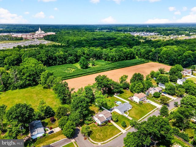 1 CEDAR LA, East Windsor, NJ 08520