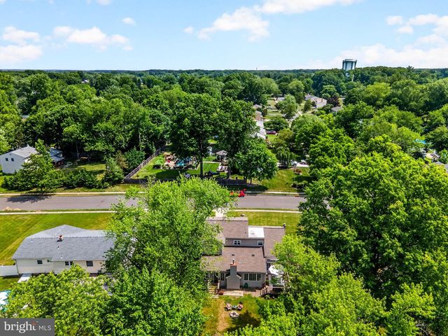 1 CEDAR LA, East Windsor, NJ 08520