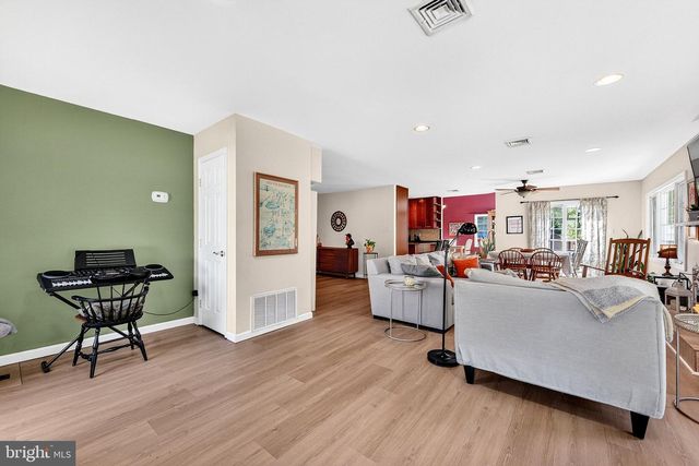 1 CEDAR LA, East Windsor, NJ 08520