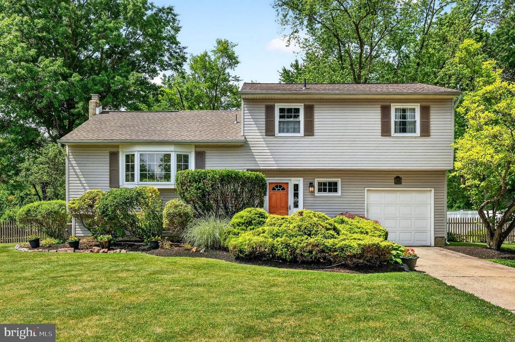 1 CEDAR LA, East Windsor, NJ 08520