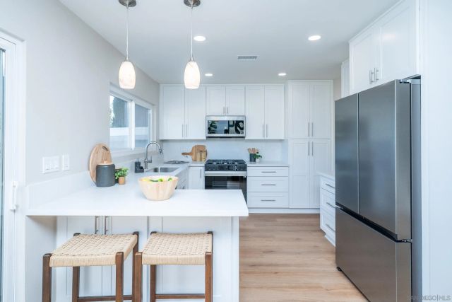 6165 Agee St, San Diego, CA 92122