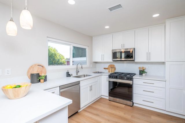 6165 Agee St, San Diego, CA 92122