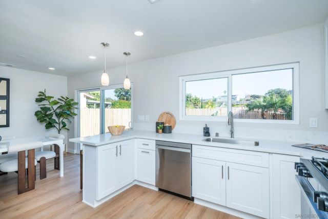 6165 Agee St, San Diego, CA 92122