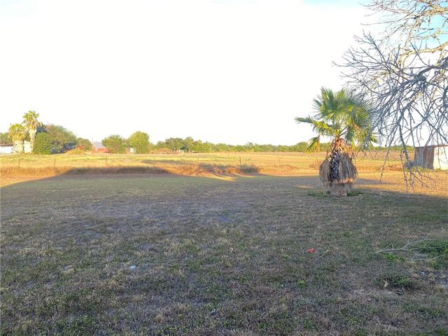 305 S Lime St, Bishop, TX 78343