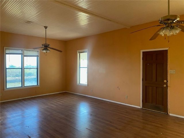 305 S Lime St, Bishop, TX 78343