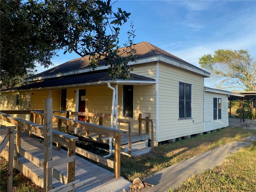 305 S Lime St, Bishop, TX 78343