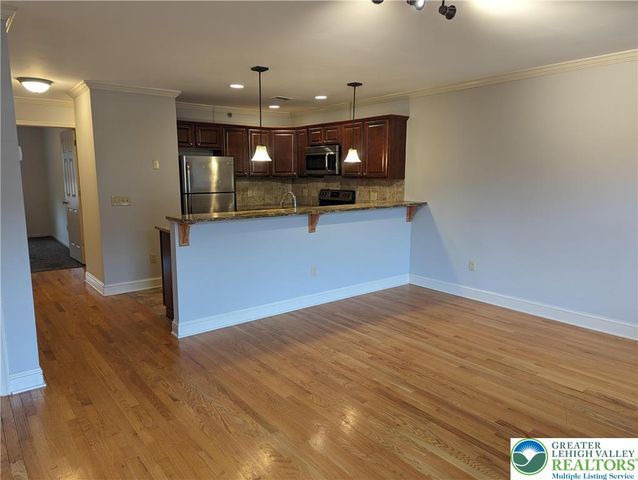 128 West 4th Street 2L, Bethlehem City, PA 18015