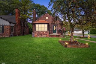 1292 Vernier Road, Grosse Pointe Woods, MI 48236