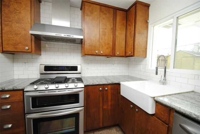 7953 Ridgeview Drive, Houston, TX 77055