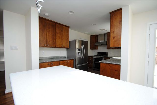 7953 Ridgeview Drive, Houston, TX 77055