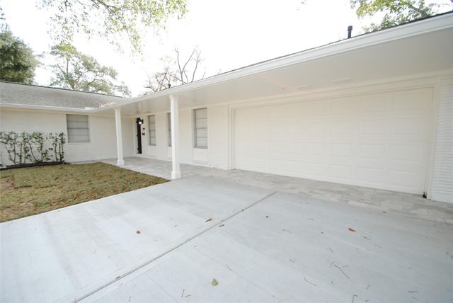 7953 Ridgeview Drive, Houston, TX 77055