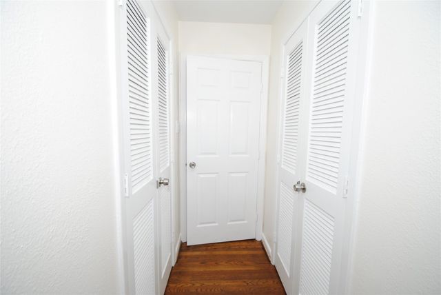 7953 Ridgeview Drive, Houston, TX 77055