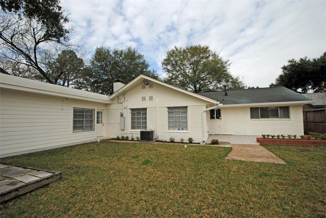 7953 Ridgeview Drive, Houston, TX 77055