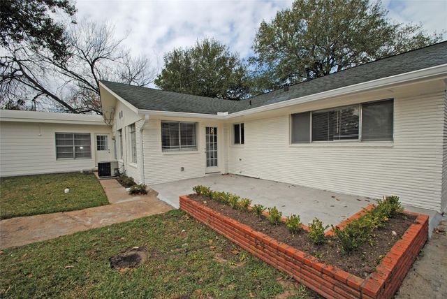 7953 Ridgeview Drive, Houston, TX 77055