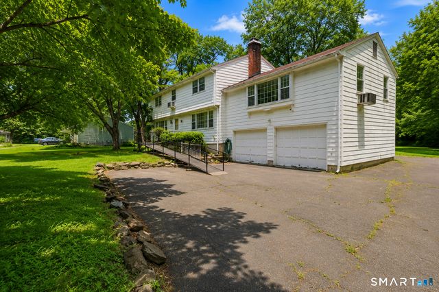39 Maple Avenue, Bloomfield, CT 06002