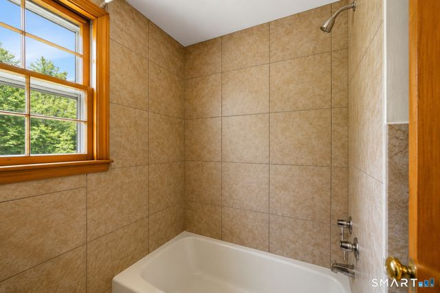 39 Maple Avenue, Bloomfield, CT 06002